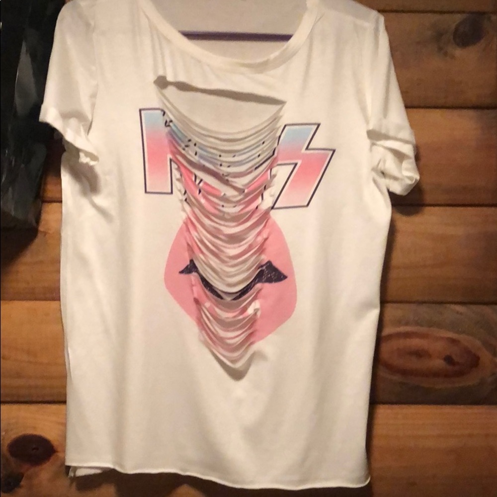 New with tags never worn kiss shirt